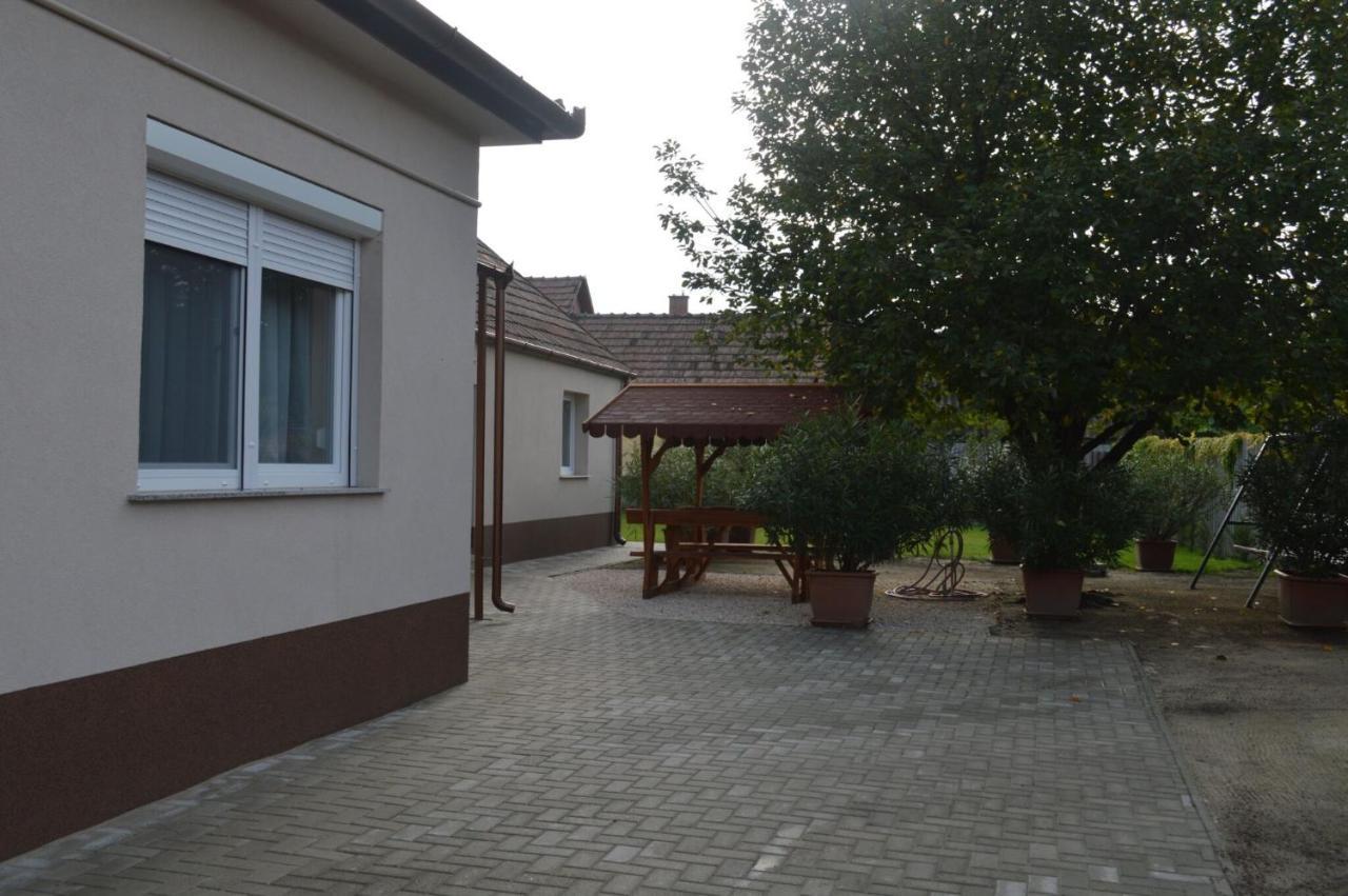 Bettina Vendégház Apartman Kiskoros Kültér fotó